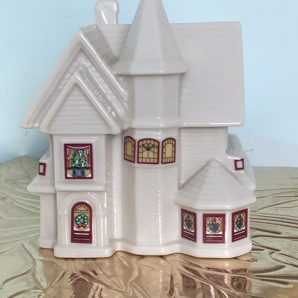Lenox China Holiday Village Collection Walter’s Scott Lenox House. - Picture 2 of 12